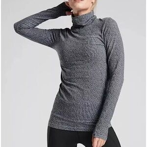 Athleta Flurry Peak Turtleneck Black and Norwegian Gray Athleisure Size Medium